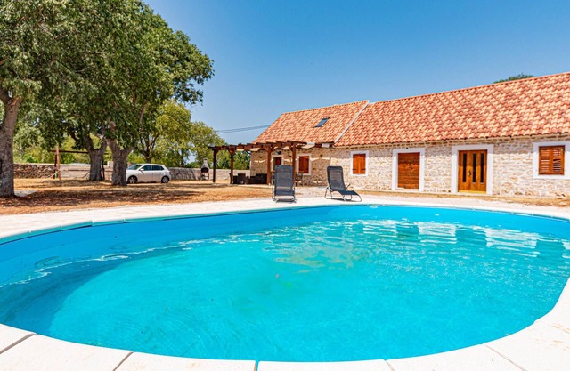 2 bedroom beautiful home in Drinovci