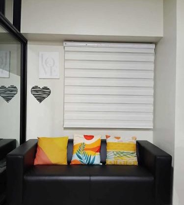 2 BEDROOM CONDO close to SM Tungko BULACAN ideal for Family Queen bed on Bedroom 1 accessible to Bedroom 2 with sliding doors Free Wifi & Netflix to watch in a comfy sofa & twin bed Access to SWIMMING POOL entry is very affordable and kids get for free