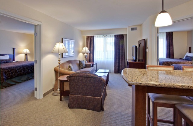 2 Bedroom Condo | Free Breakfast + Pool Access