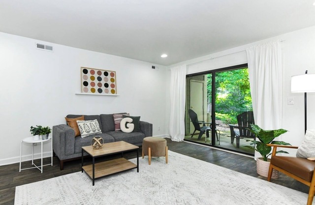 2-bedroom condo in tranquil Greensboro with AC, WiFi. Centrally located.