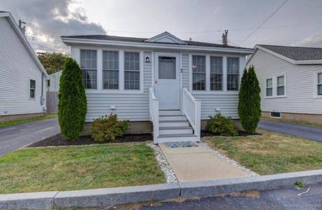 2 Bedroom Condo steps to beautiful Wells Beach!