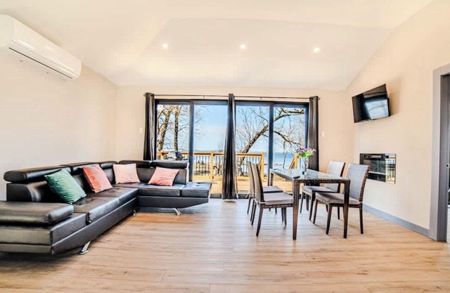 2 Bedroom Cottage #4: Willow Bay