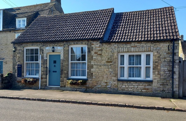 2 Bedroom Cottage near Oakham, Rutland with 13A EV charging facility