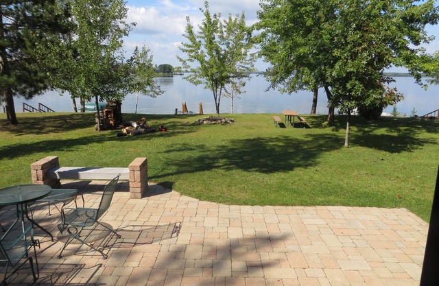 2-bedroom Cottage on the water with your own private dock on Castle Rock Lake.