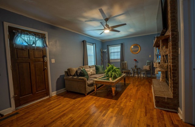 2 Bedroom cottage with home gym!