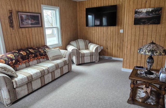 2-bedroom country house in West Springfield, PA with WiFi, AC