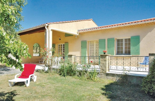 2 bedroom cozy home in Saint Trinit