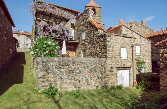 2 bedroom cozy home in Blassac