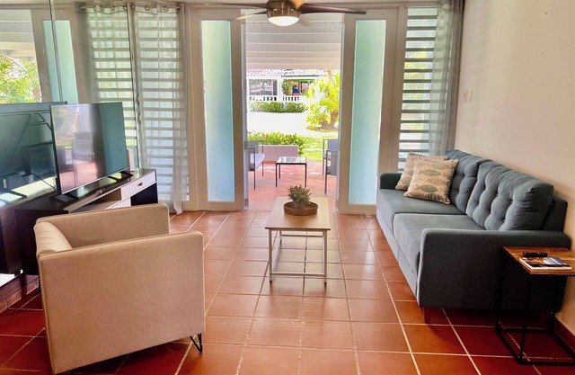 2 bedroom Dorado Villa with pool- Walk to the beach and restaurants.