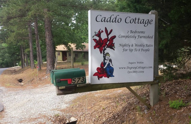 2 bedroom family vacation cottage (Caddo Cottage) near DeGray Lake.