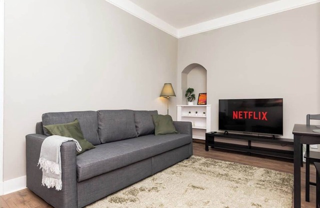 2 Bedroom Flat - Free Parking