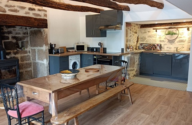 2 Bedroom Private vacation home in St julien le pÃ¨lerin