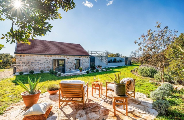 2 bedroom gorgeous home in Gdinj