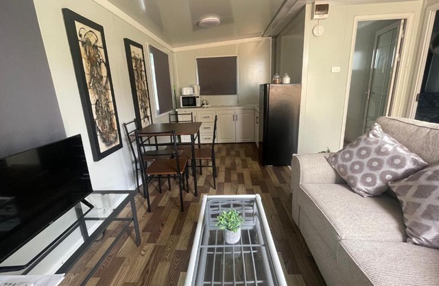 2 Bedroom Granny Flat with off street parking