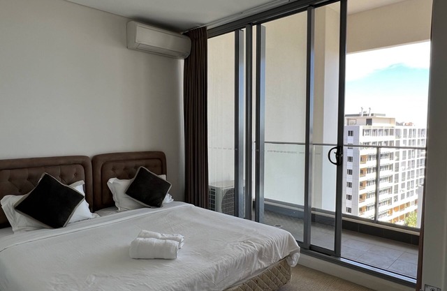 2 bedroom high rise apartment 高层兩房公寓