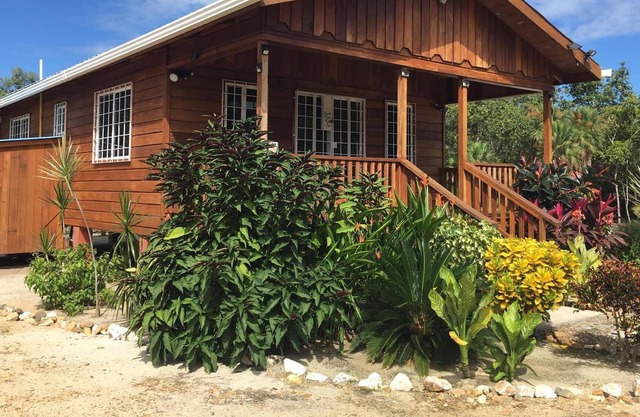 2 Bedroom Home-Placencia Peninsula with Beach Access
