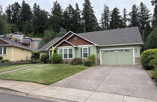 2-bedroom house in great neighborhood. 0.7 miles from Triathlon starting line