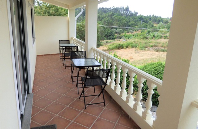 2 bedroom house with beautiful views, parking, garden and pool.