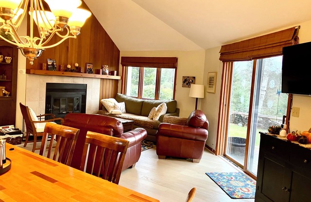 2 Bedroom King Beds, Walk to Town Sq. Mtn View Patio