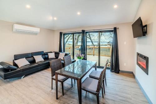 2-bedroom Lake Front Cottage in Harwood ON #3