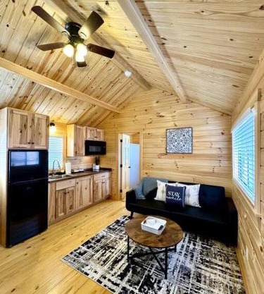 2 Bedroom Log Cabin on Lake James with Loft- Private Resort Amenities