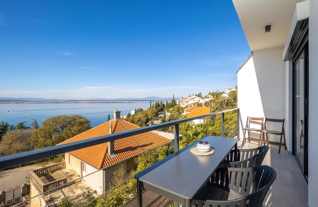 2 bedroom nice apartment in Dramalj