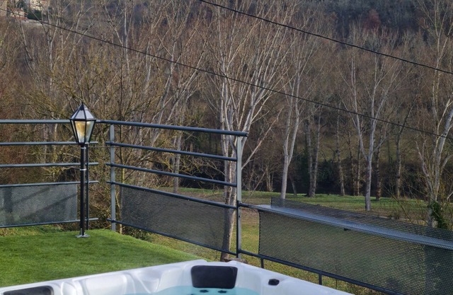 2 Bedroom Private vacation home in Villeneuve-d'Allier