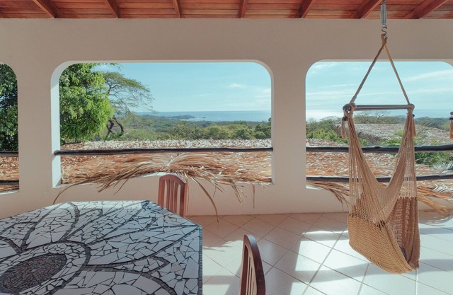 ✰ 2 Bedroom Penthouse, Breathtaking Ocean Views ✰