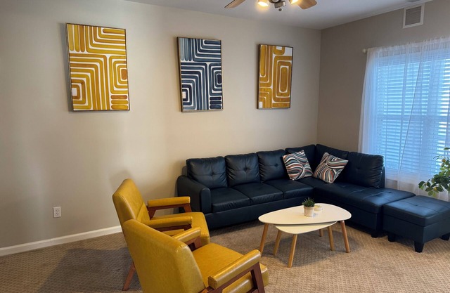 2 bedroom - pool and parking in central Lewes