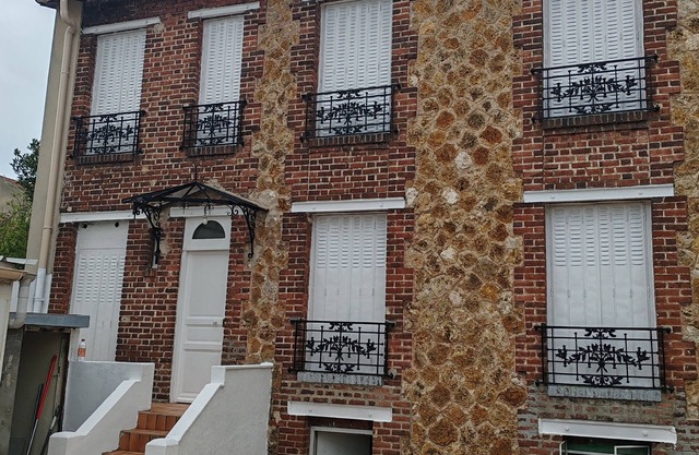 2 Bedroom Private vacation home in Vitry-sur-Seine