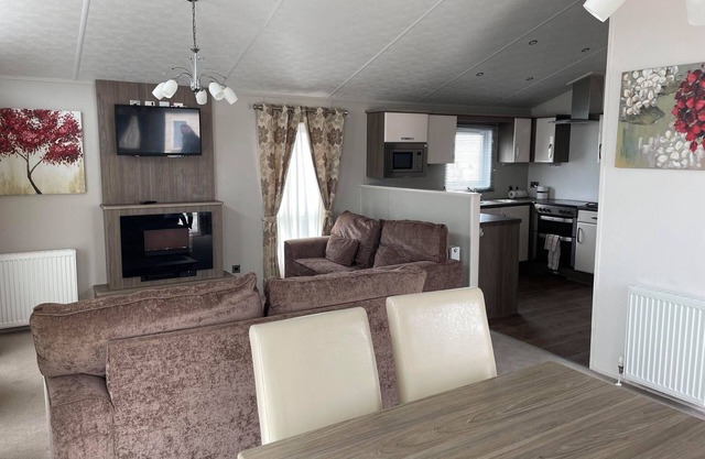 2 Bedroom Sea Front Lodge (Honeysuckle 95, Trecco Bay)