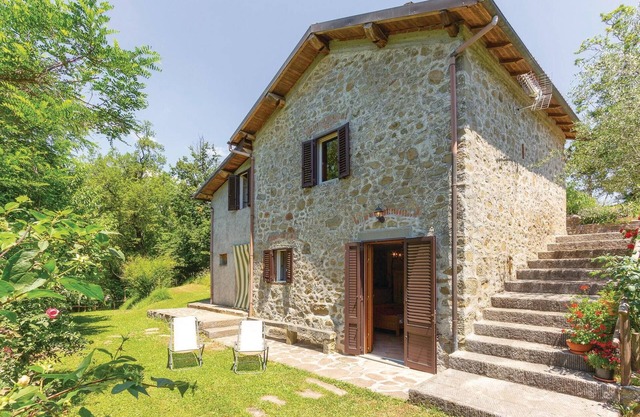 2 bedroom stunning home in Casoli LU