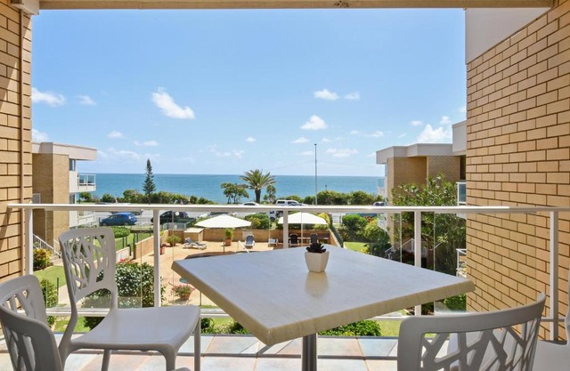 2 Bedroom Top Floor Unit - Ocean Views and Pool- Headlands Resort