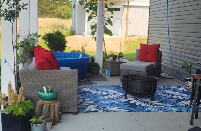 2-bedroom townhome. Centrally located to multiple college's. Pet friendly