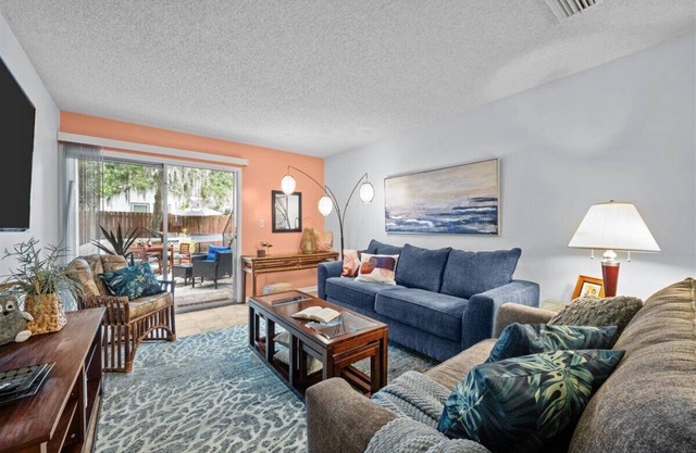 2 BEDROOM TOWNHOME IN ORTEGA - 1 Block From St. John's River