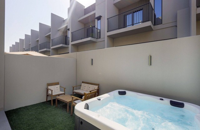 2 Bedroom Townhouse w/Private Jacuzzi at MAG Eye