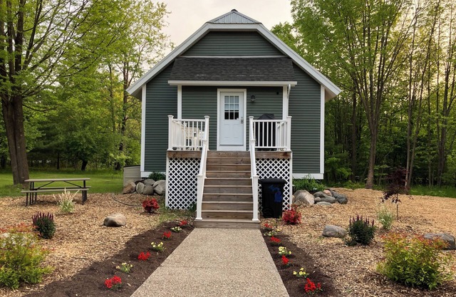 2-bedroom up north country home with AC, WiFi, near Petoskey. Pet free.