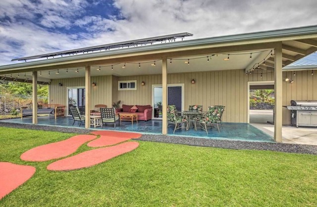 2-bedroom vacation home just 11 minutes from Kailua Pier