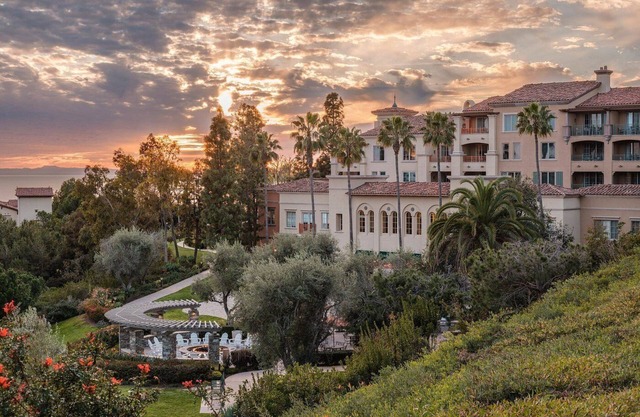 2-bedroom villa in at the coast in amazing Newport Beach with AC, fitness room