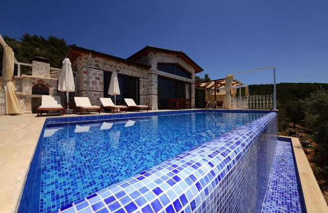 2 Bedroom Villa with Secluded Heated Pool & Views