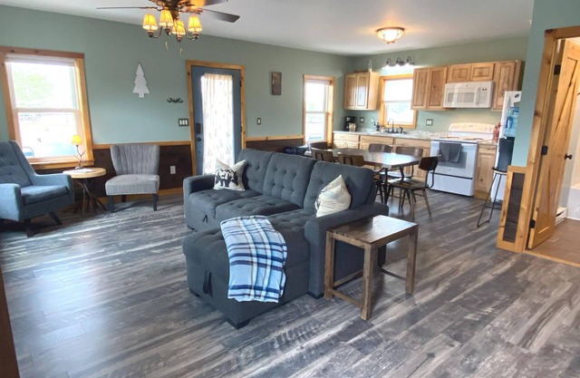 2 Bedroom w/King, 1 Bath across from Visitors Center