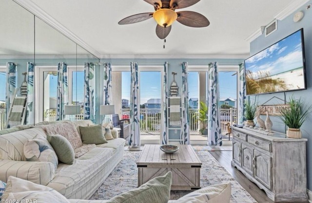 2-bedroom waterfront condo with pool and hot tub in welcoming Mexico Beach