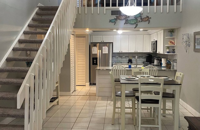 2-bedroom welcoming townhome in Fort Myers with community pool and hot tub.