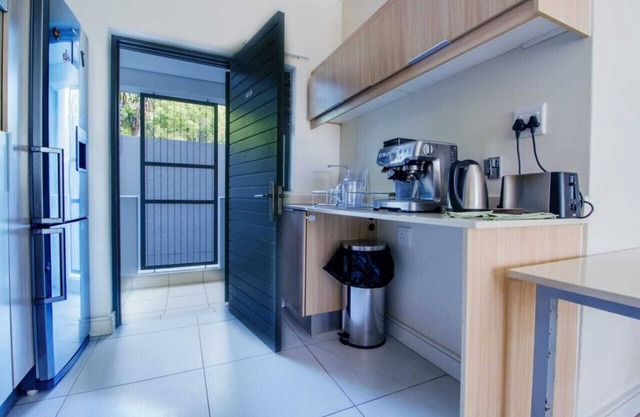 2 beds 2 bath Presidential Style Modern Apartment at only $60 per night