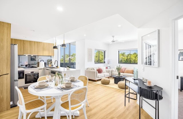 2 Beds Apt Walk to Shops & Trails/12 Mins to CBD