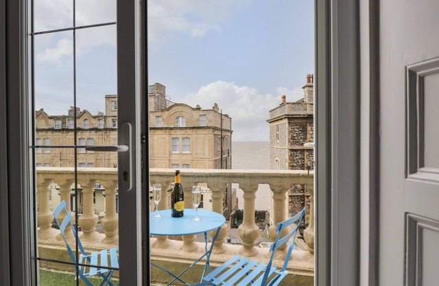 2 BELGRAVIA MANSIONS, family friendly in Weston-Super-Mare