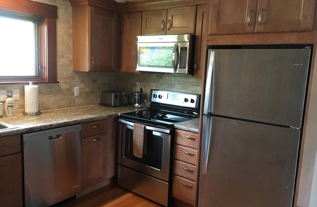 2 Blocks 2 Main with a View - 30 days plus rental