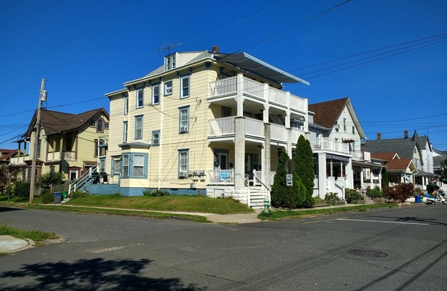 2 BR Apt in Beautiful Ocean Grove. Large Private Deck w/Lake and Ocean View!