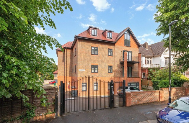 2 BR (CR2)Apartment| Contractors|Free Parking| Free Amenities| Gated Community
