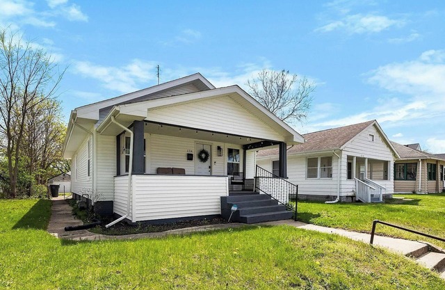 2 BR Home 1 mile from Notre Dame! Sleeps 6 people! Not owner occupied.